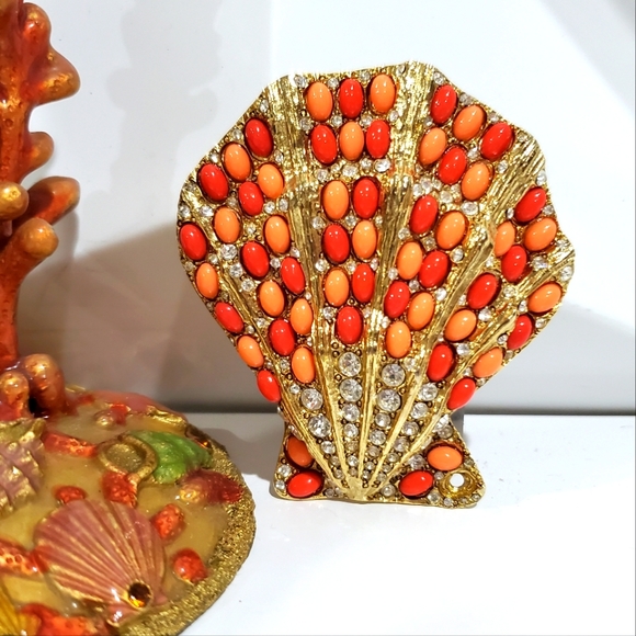 Beautiful Undersea KENNETH LANE Jeweled Scallop Seashell Brooch - Picture 2 of 6